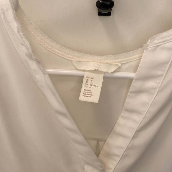 H&M White Tank Size 4 - Picture 2 of 4
